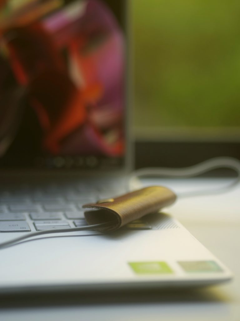 半月コードクリップ　デスクワーク